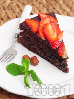 Торта с какаови блатове, шоколадов сметанов крем и ягоди - снимка на рецептата